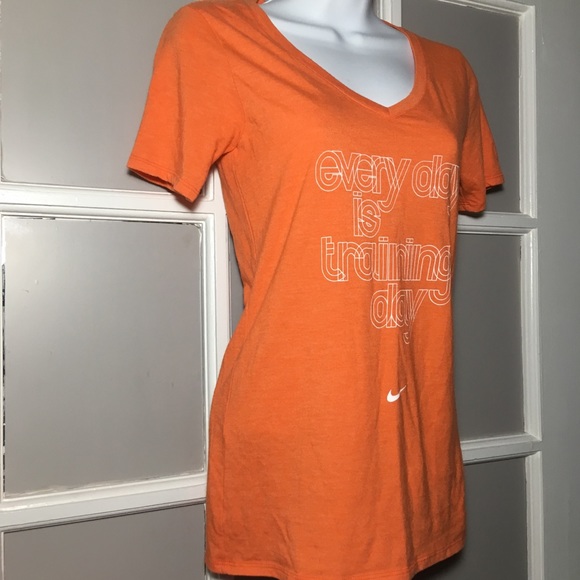 NIKE T-SHIRT ATHLETIC CUT - Picture 6 of 8